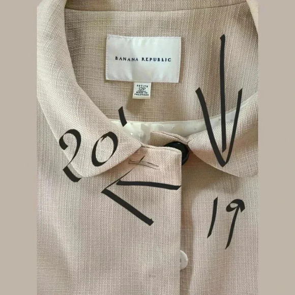 Jackie O. Cropped Blazer jacket in tan - Picture 6 of 6